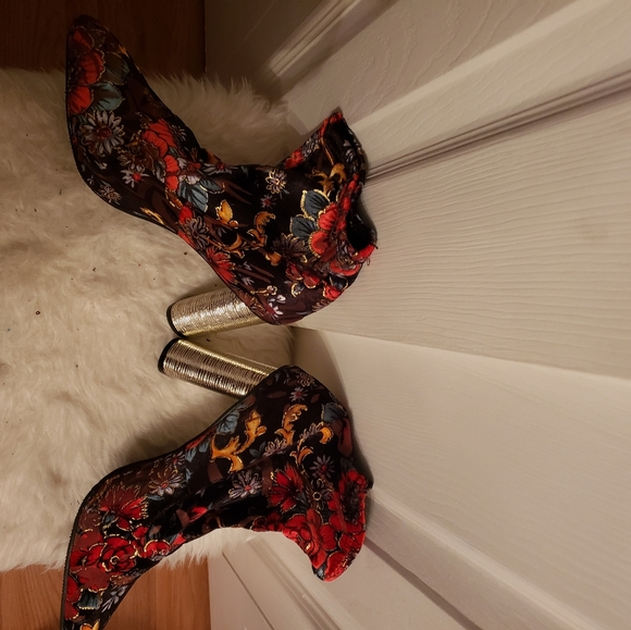 Booties - Picture 4 of 5